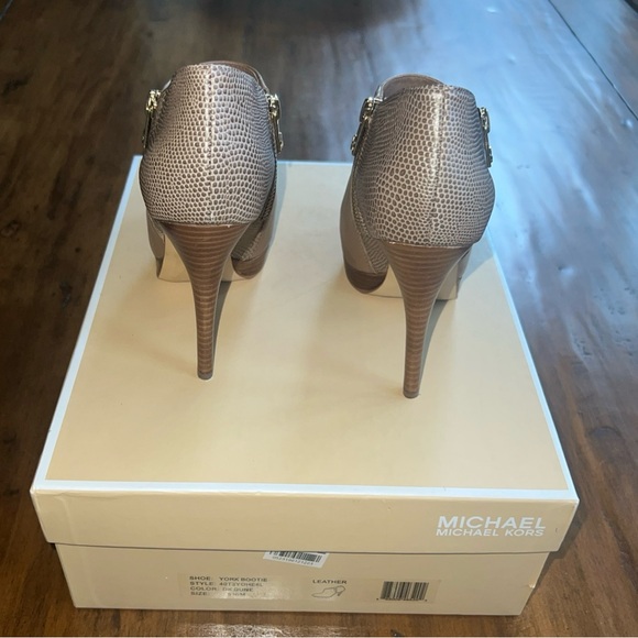 Michael Kors York Dark Dune Stiletto Heel Platform Leather Ankle Bootie Size 5.5 - Picture 8 of 13